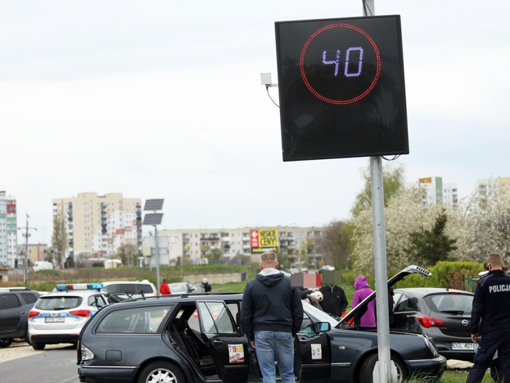 Auta roztrzaskane, dwie osoby w szpitalu