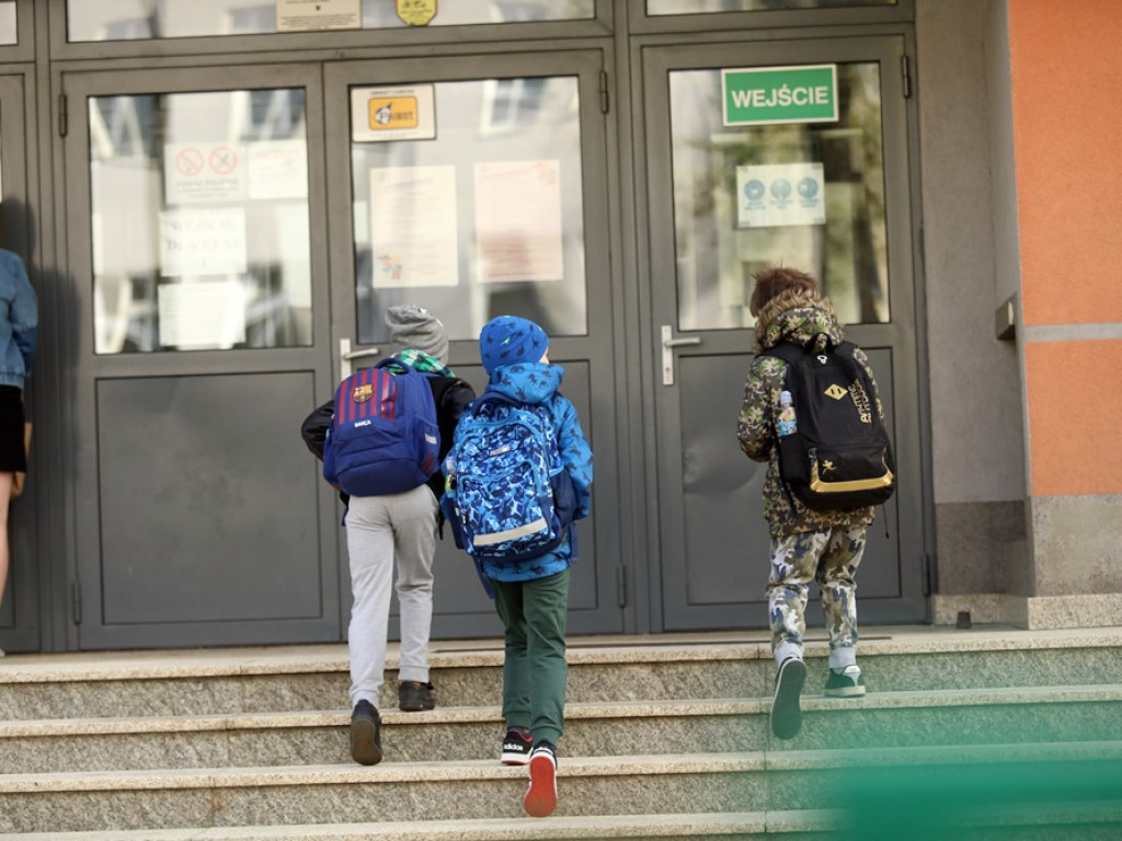 Najmłodsze dzieci wróciły do szkół. Rodzice są zadowoleni: duża ulga