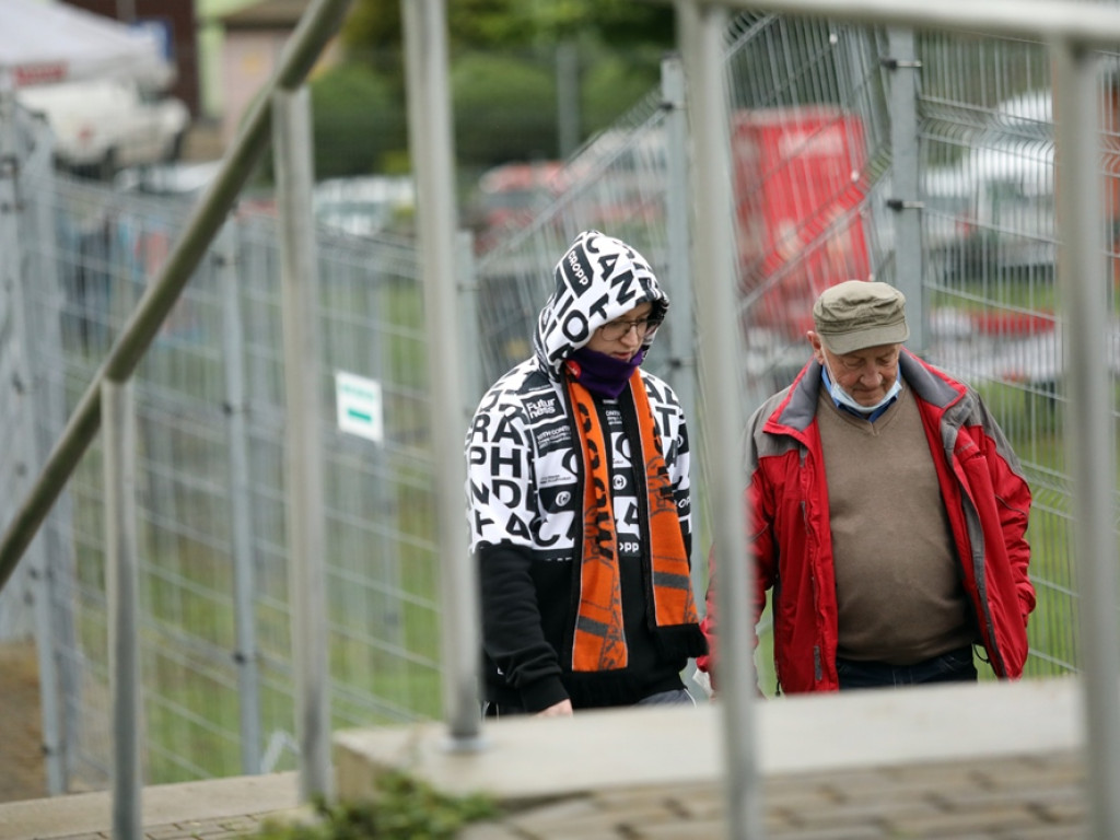 Kibice znów na trybunach! Chrobry walczy o punkty z Zagłębiem