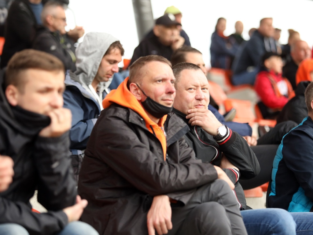 Kibice znów na trybunach! Chrobry walczy o punkty z Zagłębiem