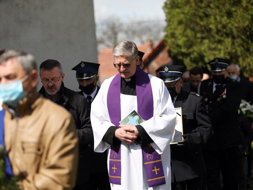 Tłumy żegnały Tadeusza Jańczaka z Grochowic. 