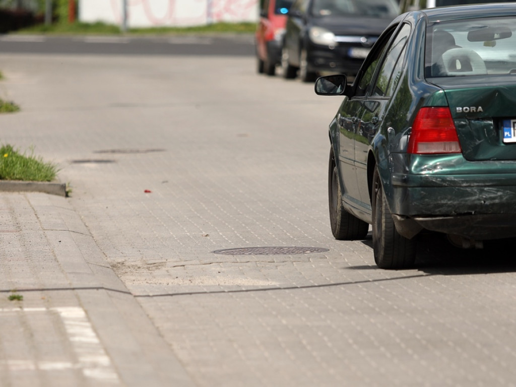 Naprawiają studzienki na ul. Cylejskiej. A co z ul. Parafialną?