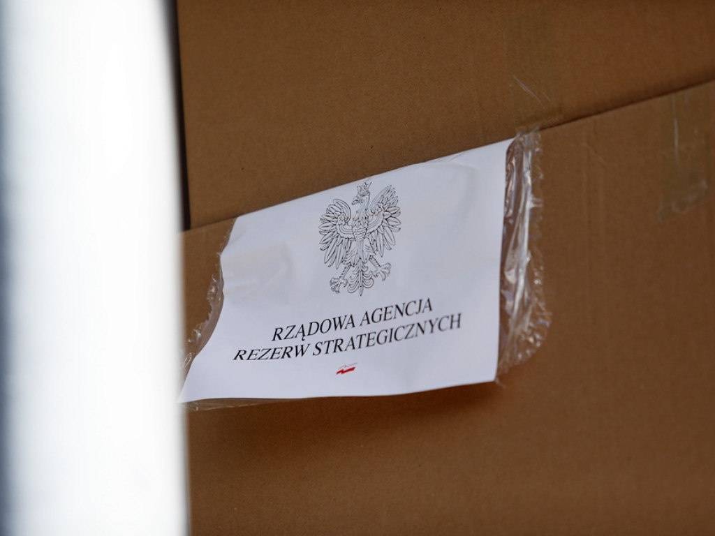 Dostali 360 tysięcy maseczek. Najwięcej z nich trafi do miasta