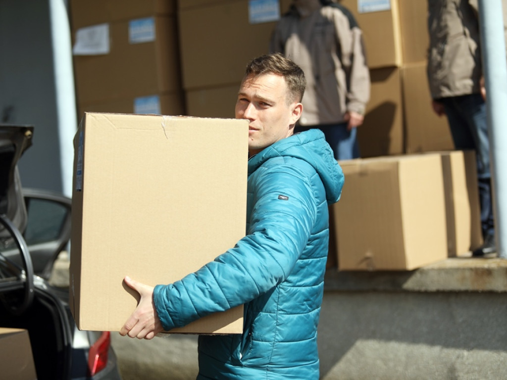 Dostali 360 tysięcy maseczek. Najwięcej z nich trafi do miasta