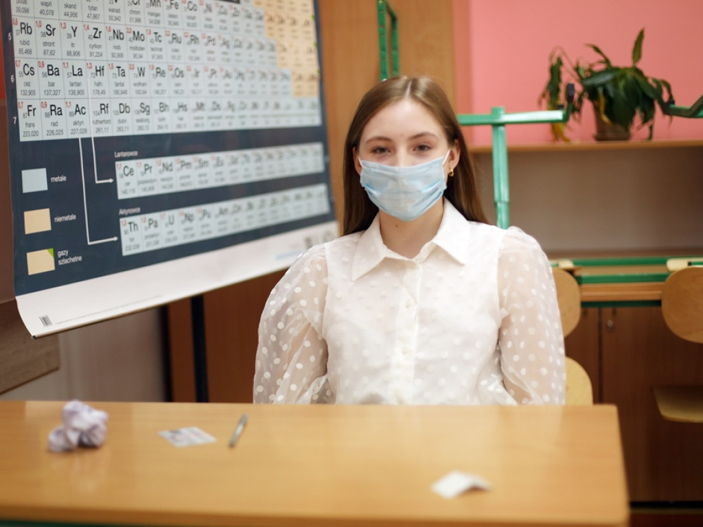 Ósmoklasiści piszą egzaminy. Najbardziej obawiają się matematyki