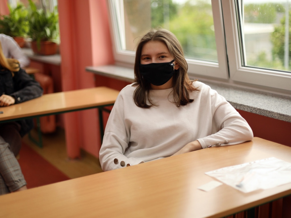 Ósmoklasiści piszą egzaminy. Najbardziej obawiają się matematyki