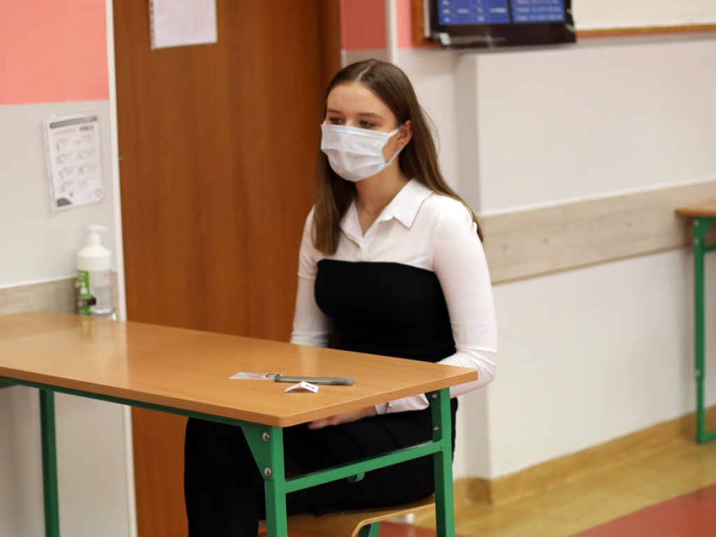 Ósmoklasiści piszą egzaminy. Najbardziej obawiają się matematyki