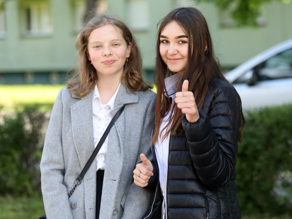 Ósmoklasiści piszą egzamin z matematyki. I planują wakacje