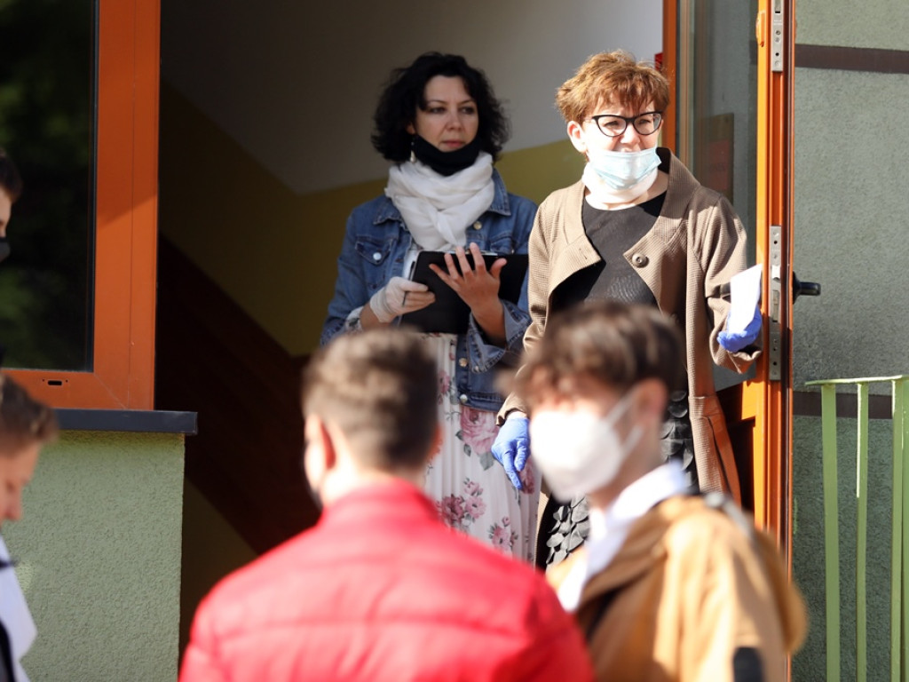 Ósmoklasiści piszą egzamin z matematyki. I planują wakacje
