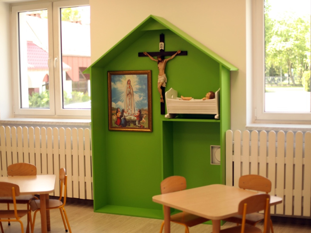 Dzieci będą modliły się przed posiłkiem i podczas mszy świętej w... przedszkolu