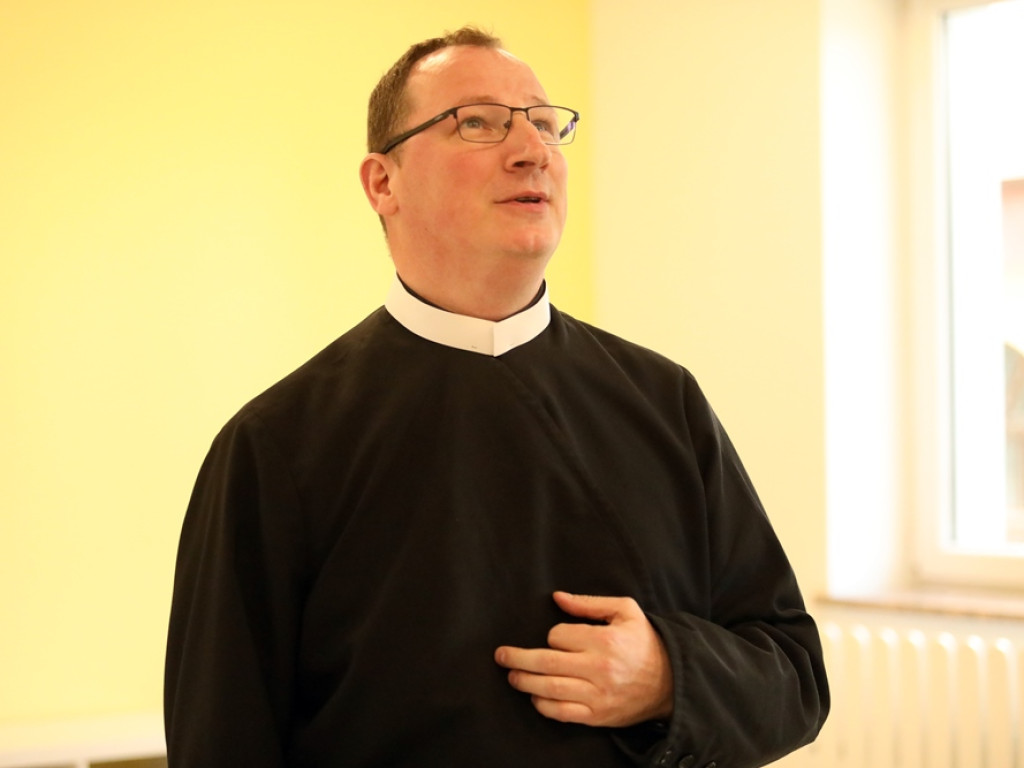 Dzieci będą modliły się przed posiłkiem i podczas mszy świętej w... przedszkolu