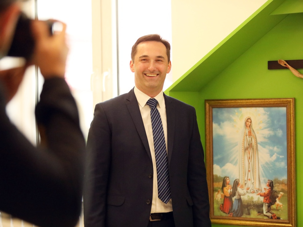 Dzieci będą modliły się przed posiłkiem i podczas mszy świętej w... przedszkolu