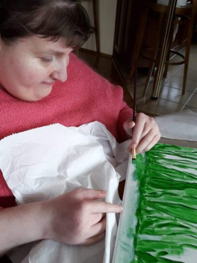 Taki sposób na integrację! Niepełnosprawni namalowali na płótnie wielką łąkę