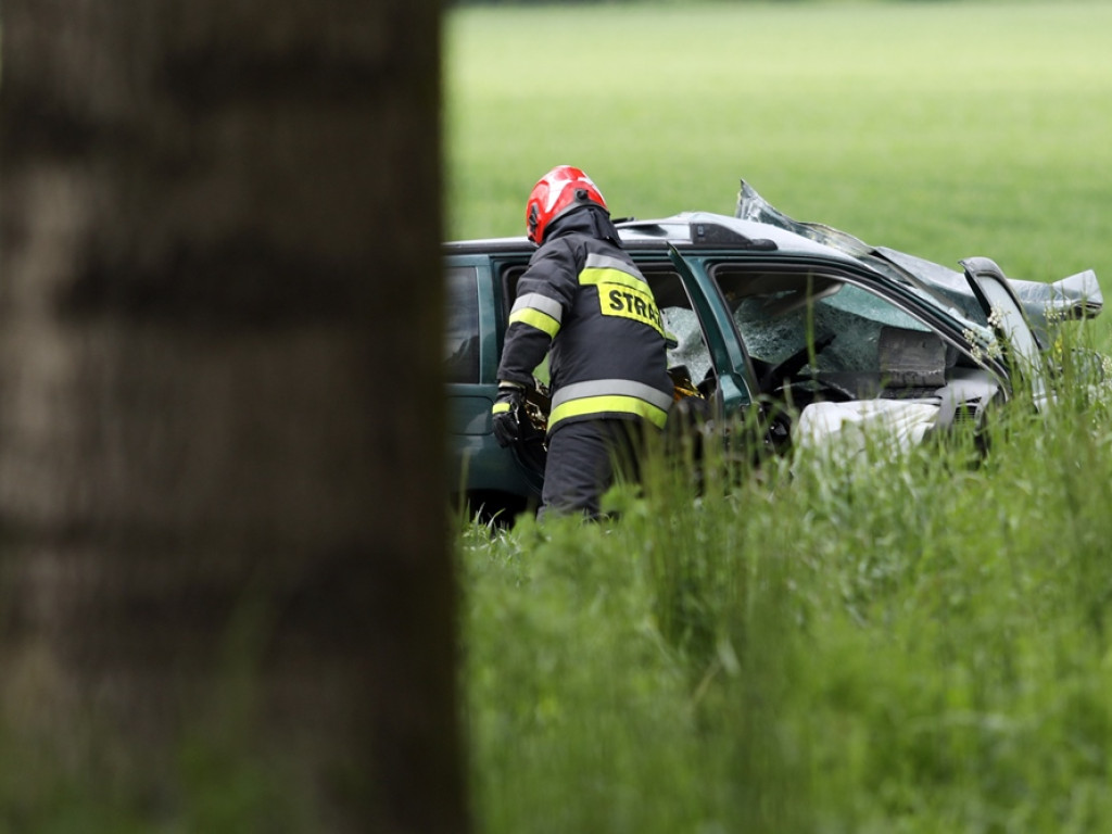 Bus z Ukraińcami zmiażdżył seata. Kierowca osobówki poniósł śmierć na miejscu