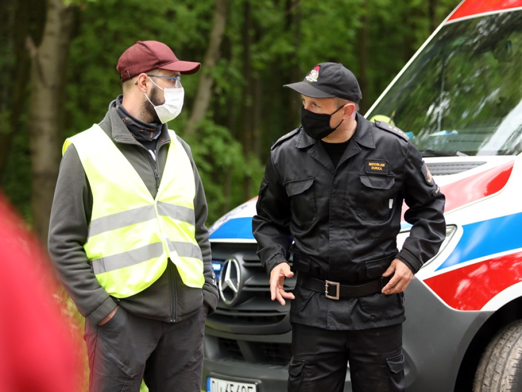 Bus z Ukraińcami zmiażdżył seata. Kierowca osobówki poniósł śmierć na miejscu