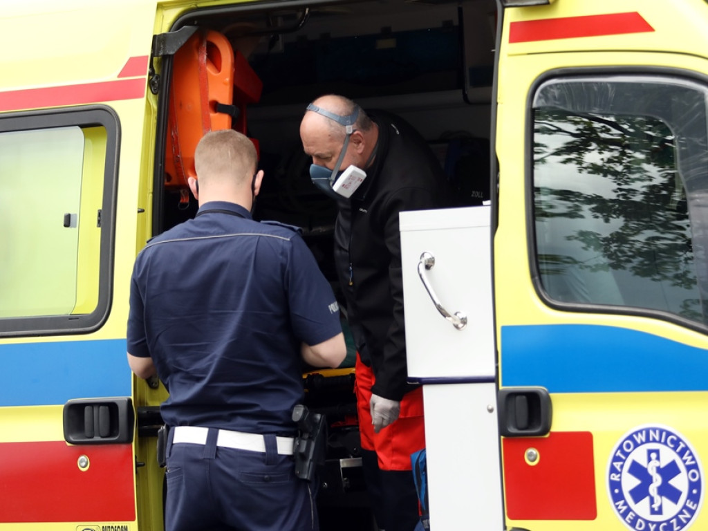 Bus z Ukraińcami zmiażdżył seata. Kierowca osobówki poniósł śmierć na miejscu