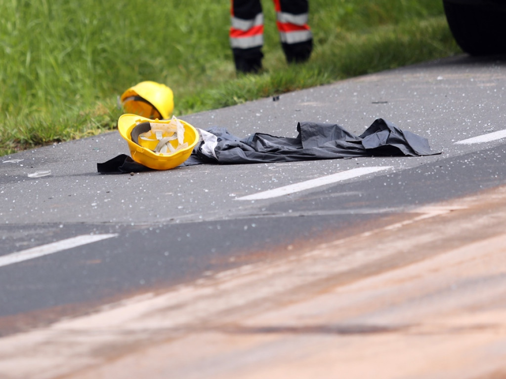 Bus z Ukraińcami zmiażdżył seata. Kierowca osobówki poniósł śmierć na miejscu