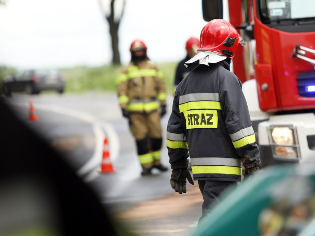 Bus z Ukraińcami zmiażdżył seata. Kierowca osobówki poniósł śmierć na miejscu