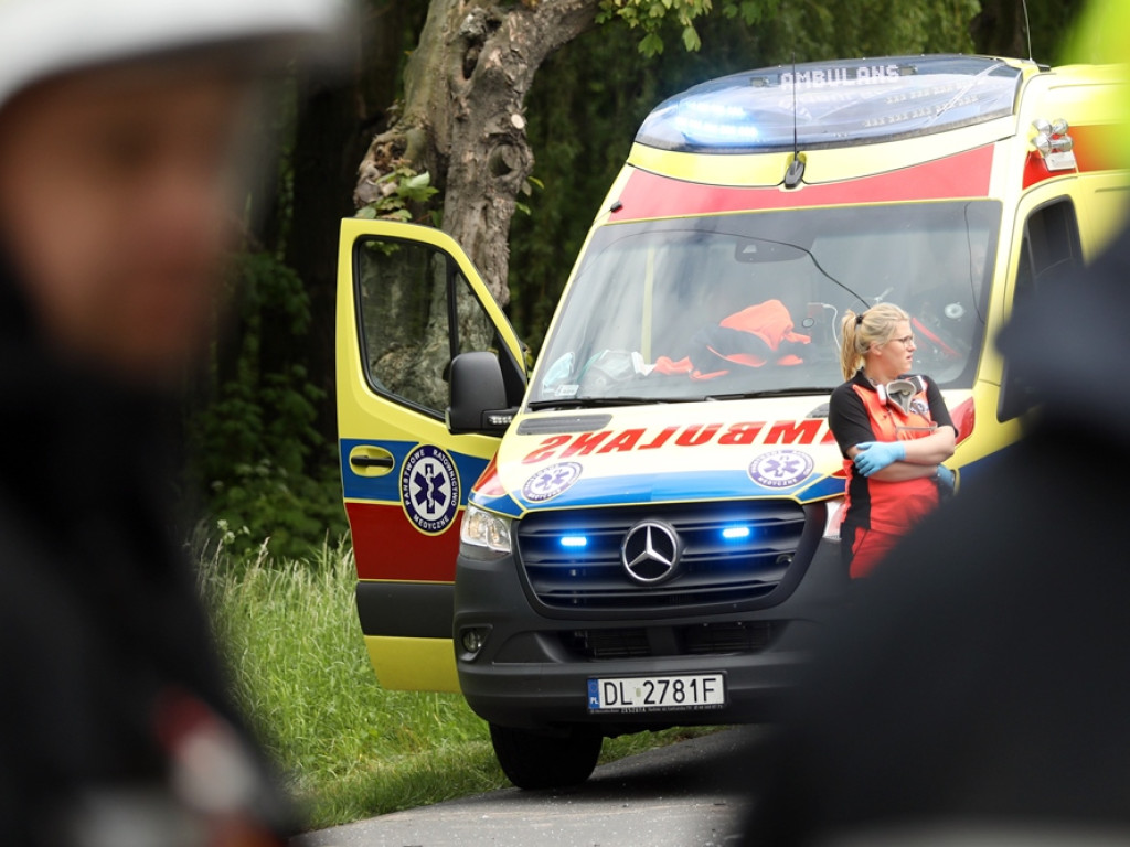 Bus z Ukraińcami zmiażdżył seata. Kierowca osobówki poniósł śmierć na miejscu