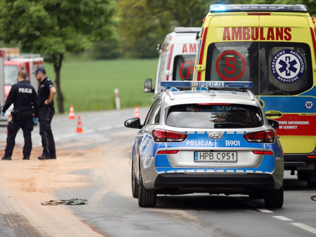 Bus z Ukraińcami zmiażdżył seata. Kierowca osobówki poniósł śmierć na miejscu