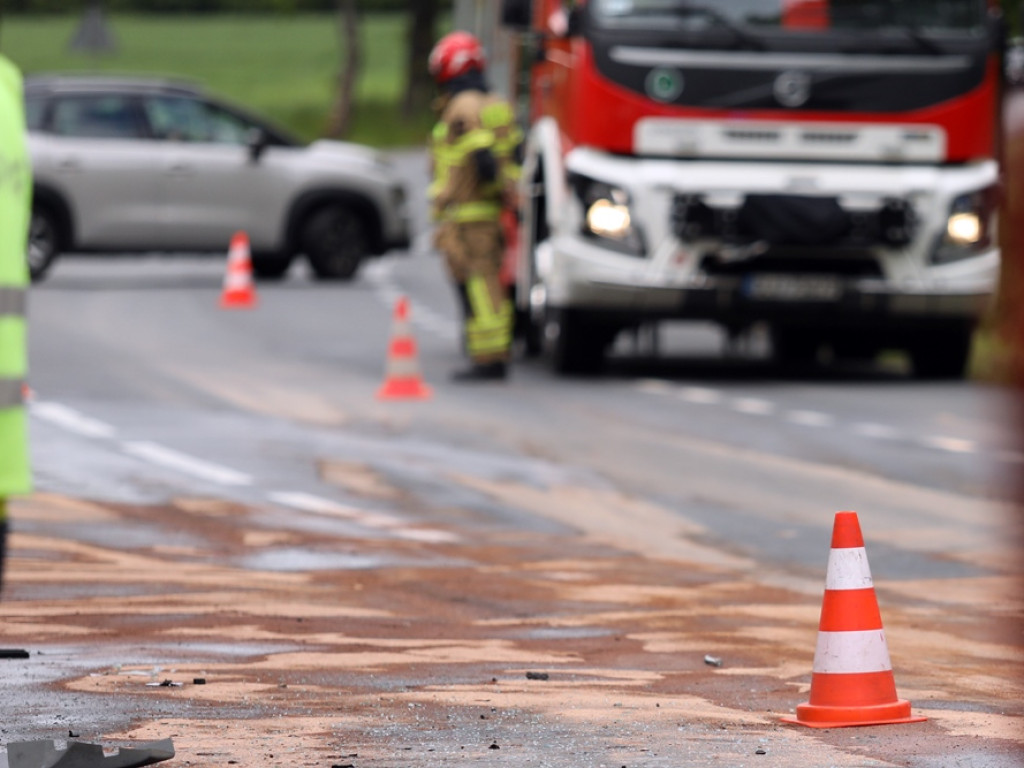 Bus z Ukraińcami zmiażdżył seata. Kierowca osobówki poniósł śmierć na miejscu