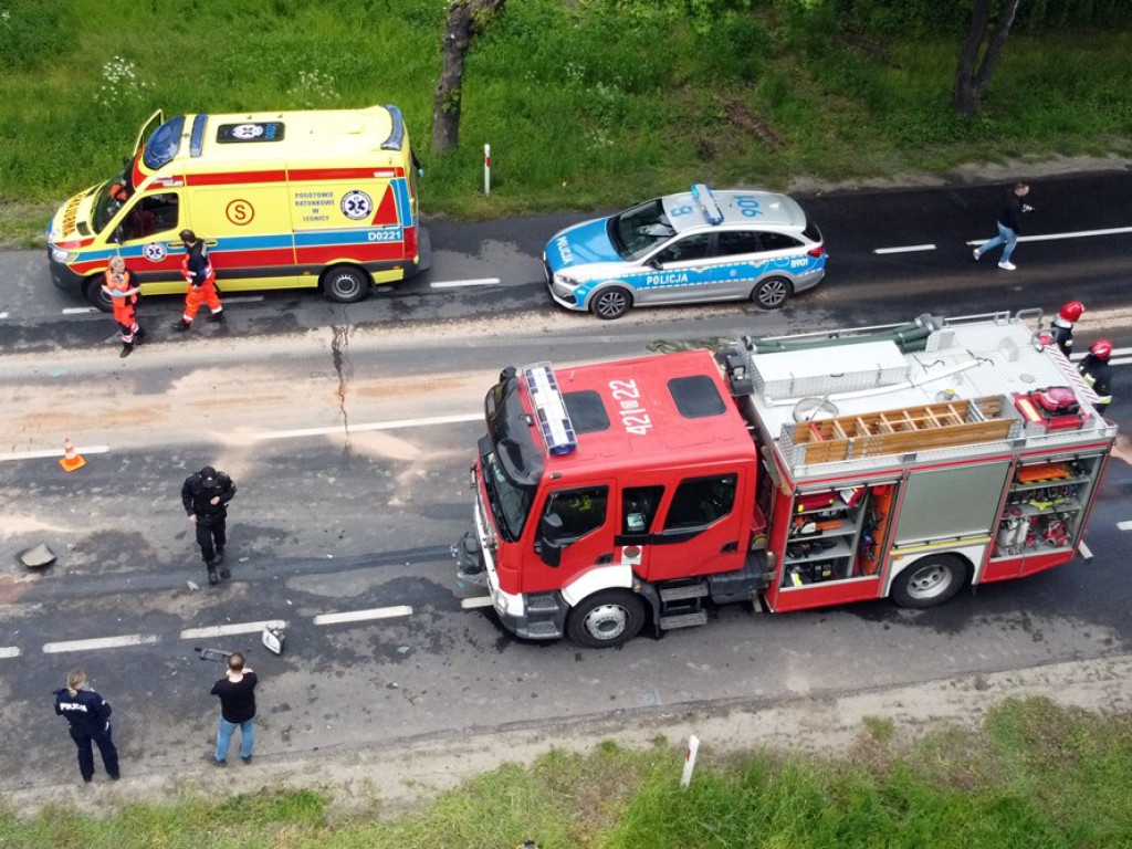 Bus z Ukraińcami zmiażdżył seata. Kierowca osobówki poniósł śmierć na miejscu