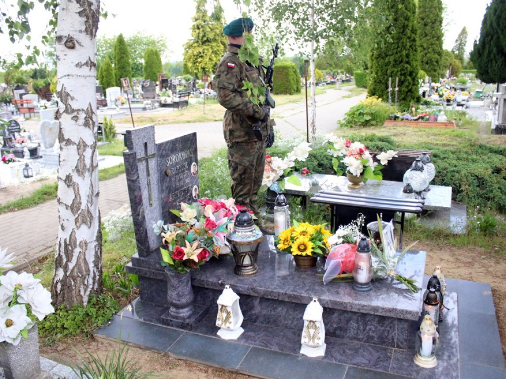 Uczcili pamięć weteranów. Odwiedzili ich groby