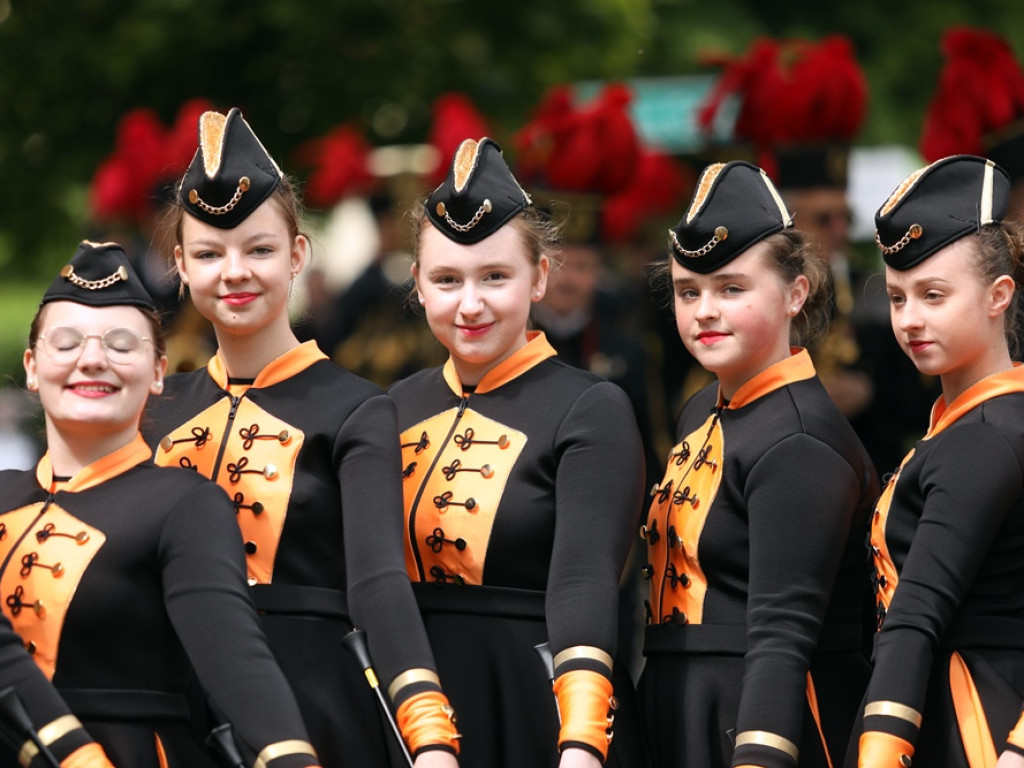 Jubileuszowy przemarsz orkiestr KGHM i mażoretek ulicami miasta