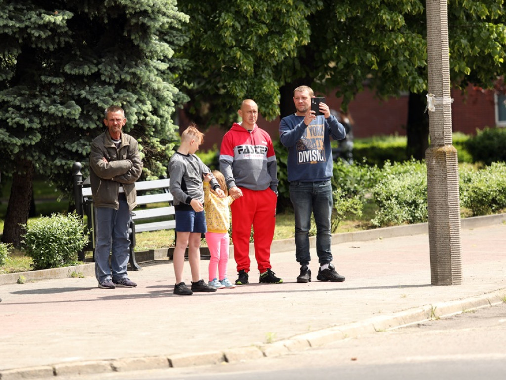 Jubileuszowy przemarsz orkiestr KGHM i mażoretek ulicami miasta