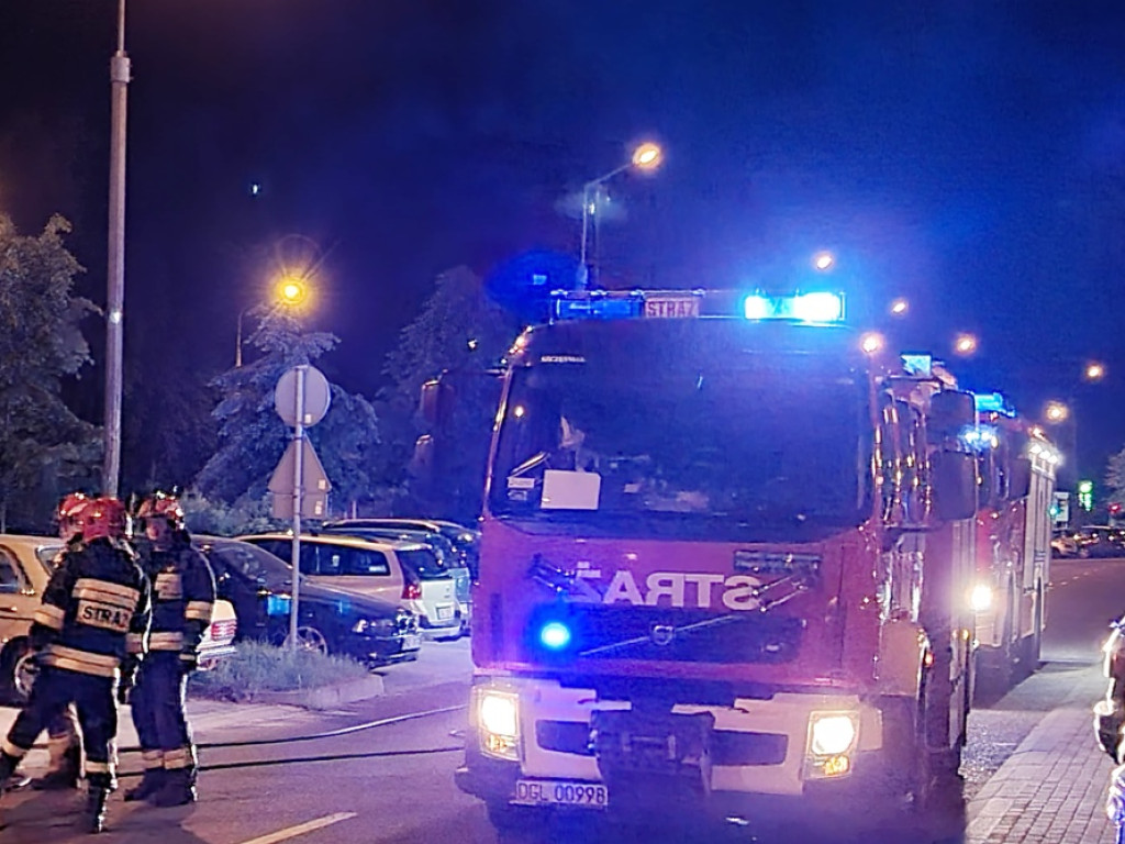 Pożar fiata na parkingu przy ulicy Orbitalnej