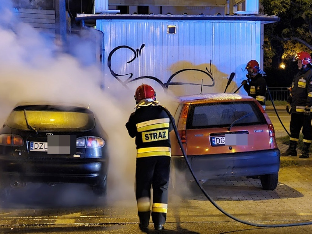 Pożar fiata na parkingu przy ulicy Orbitalnej
