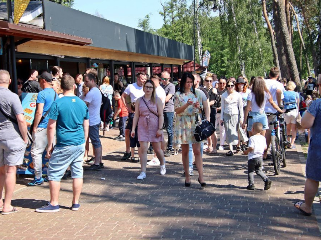 Tłumy w Sławie! Na parking SCKiW wjechało prawie 900 samochodów!