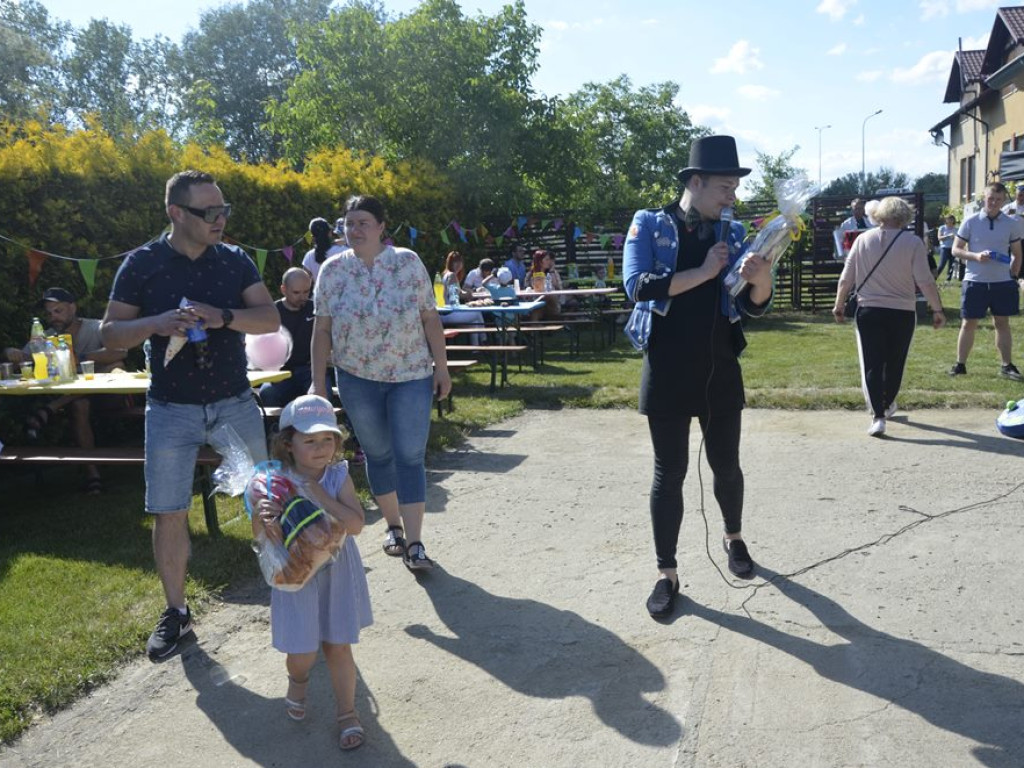 Bawią się i pomagają. Piknik rodzinny w przedszkolu 