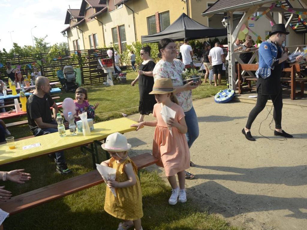 Bawią się i pomagają. Piknik rodzinny w przedszkolu 