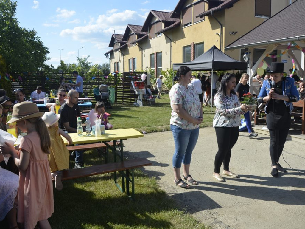 Bawią się i pomagają. Piknik rodzinny w przedszkolu 