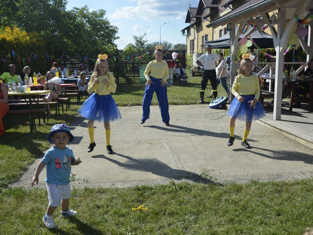Bawią się i pomagają. Piknik rodzinny w przedszkolu 