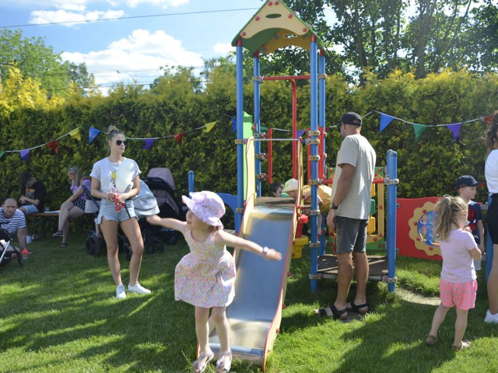 Bawią się i pomagają. Piknik rodzinny w przedszkolu 