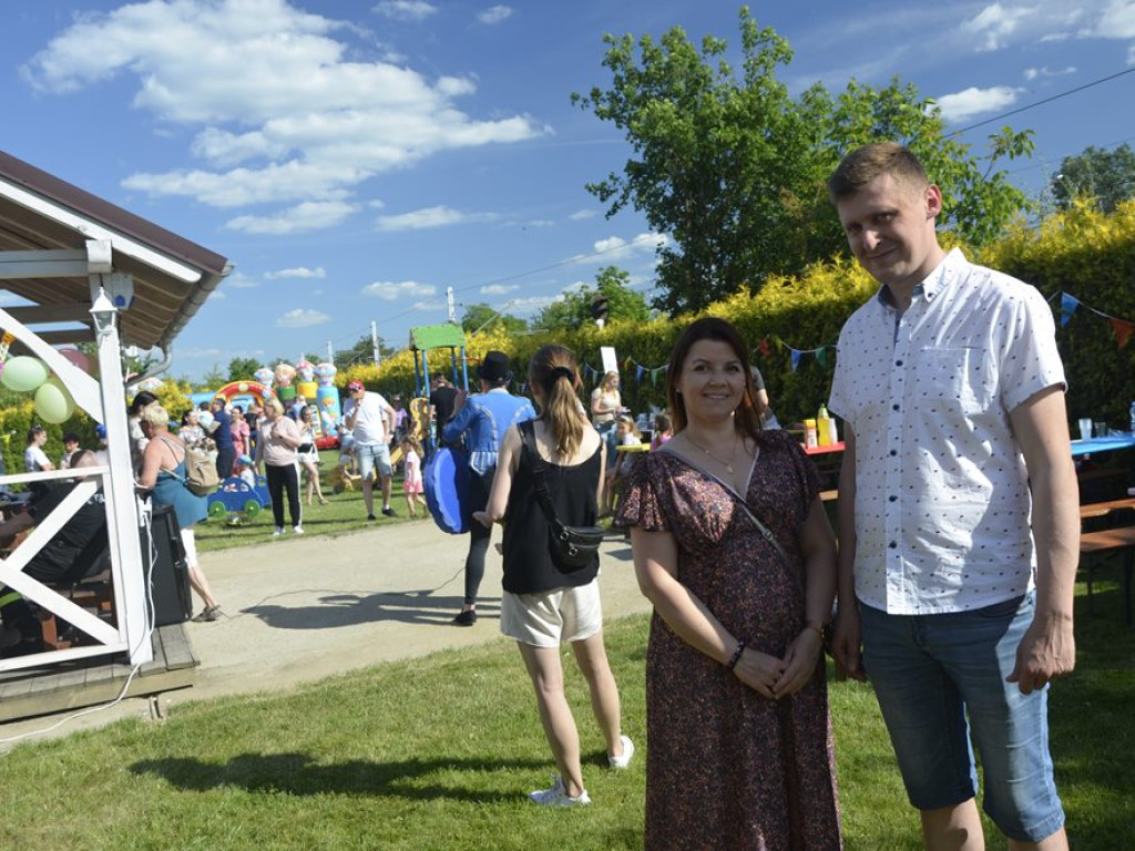 Bawią się i pomagają. Piknik rodzinny w przedszkolu 