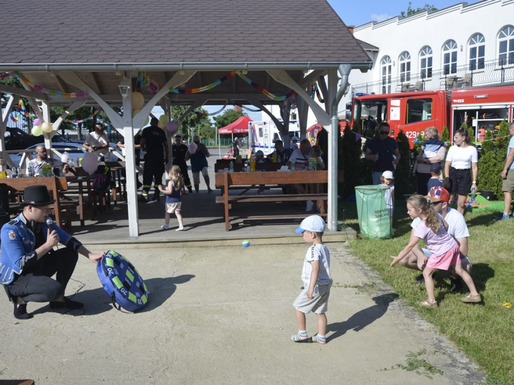 Bawią się i pomagają. Piknik rodzinny w przedszkolu 