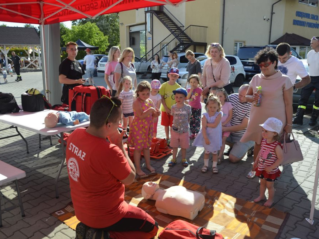 Bawią się i pomagają. Piknik rodzinny w przedszkolu 