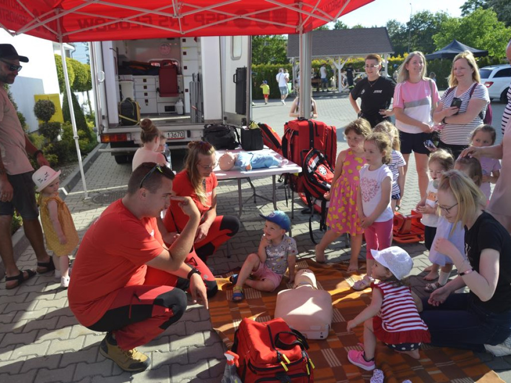 Bawią się i pomagają. Piknik rodzinny w przedszkolu 