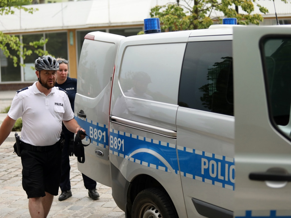 18-latek zakuty w kajdanki na al. Wolności! Co się tam stało? [ZDJĘCIA]