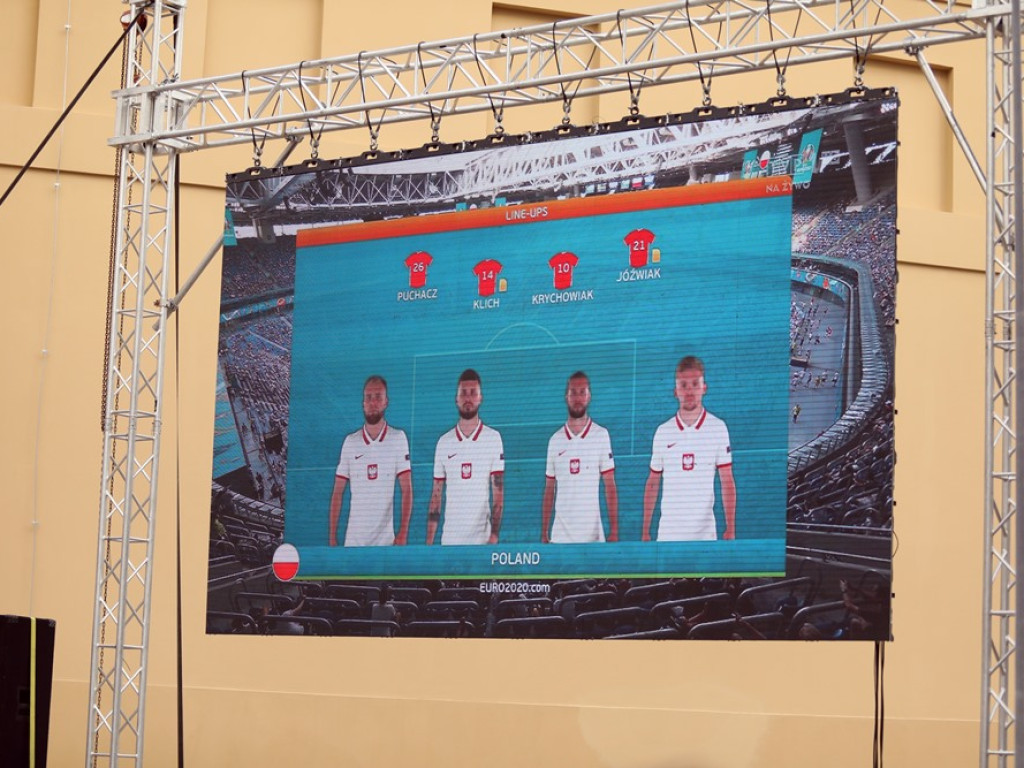 Kibice zawiedzeni. Opuszczali strefę jeszcze przed końcem meczu