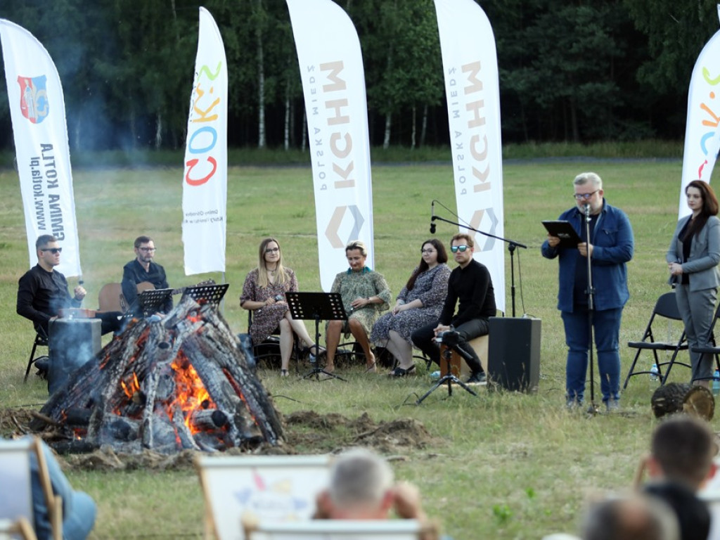 Przy ognisku na polanie. Stachuriada kolejny raz bez tłumów w Grochowicach