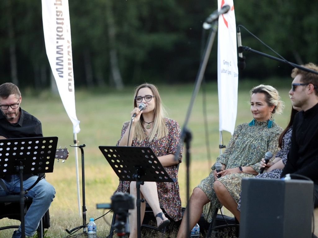 Przy ognisku na polanie. Stachuriada kolejny raz bez tłumów w Grochowicach