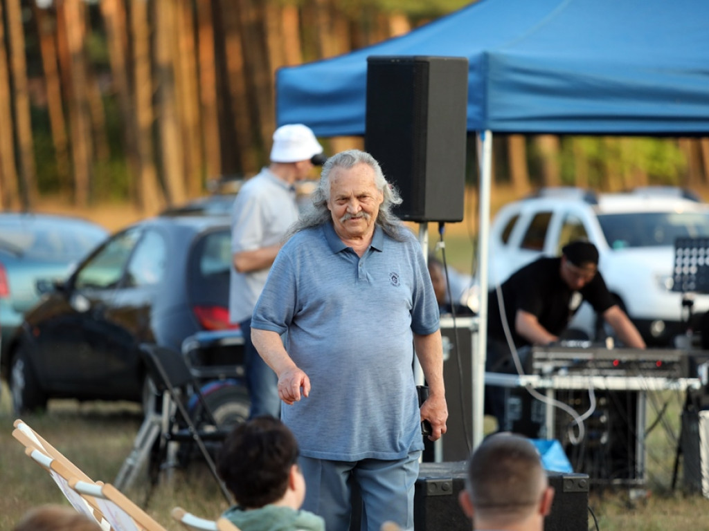 Przy ognisku na polanie. Stachuriada kolejny raz bez tłumów w Grochowicach