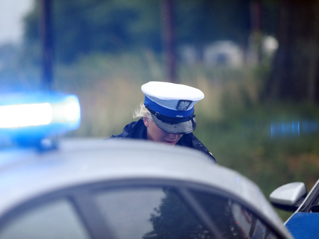 Auto dachowało pomiędzy Głogowem a Nielubią. Matka i dziecko w szpitalu [ZDJĘCIA]
