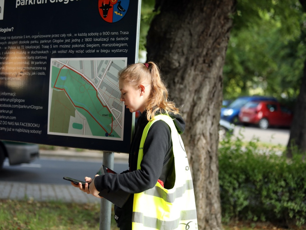 Kolejni debiutanci na starcie Parkrunu Głogów. Przybywa chętnych do biegania [ZDJĘCIA]