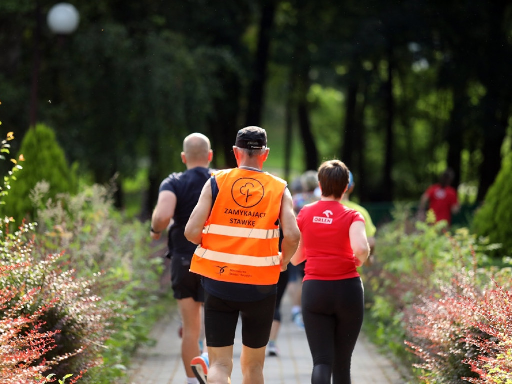 Kolejni debiutanci na starcie Parkrunu Głogów. Przybywa chętnych do biegania [ZDJĘCIA]