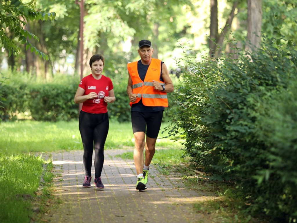 Kolejni debiutanci na starcie Parkrunu Głogów. Przybywa chętnych do biegania [ZDJĘCIA]